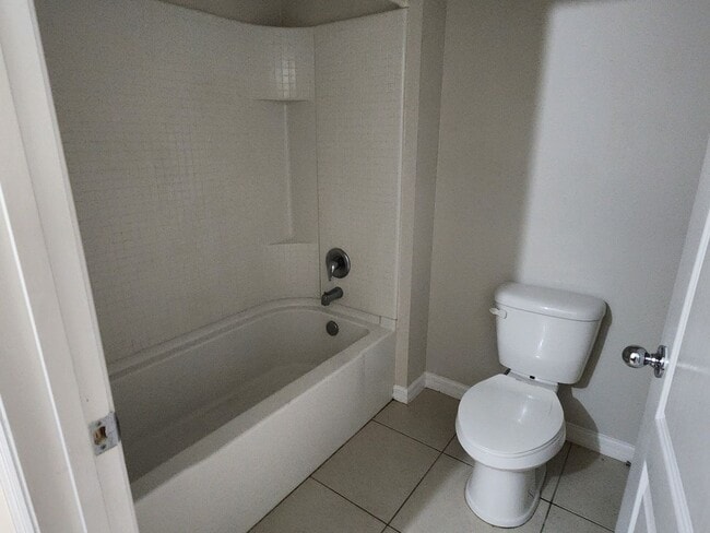 Building Photo - Lake Front House 4 Bedroom 3 Bathroom