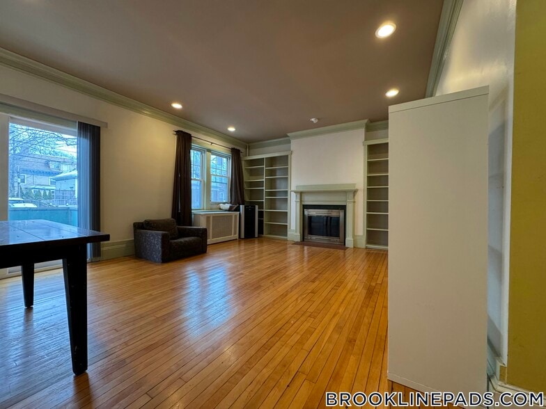 Building Photo - 208 Fuller St