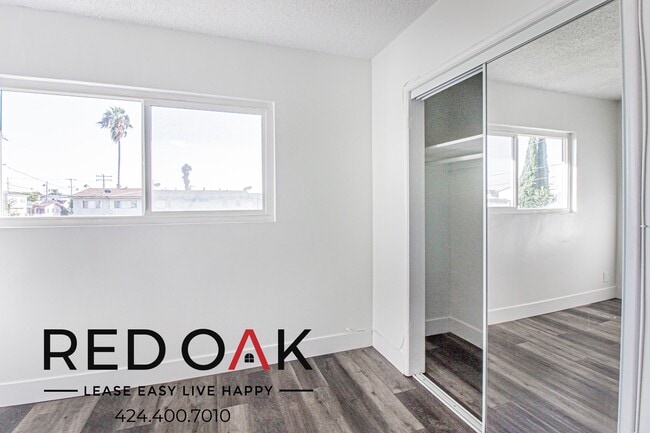 Building Photo - 901 Centinela Ave