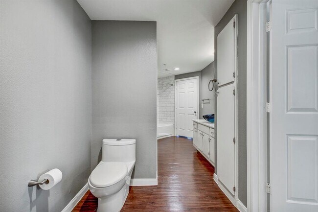 Building Photo - 2320 Gracy Farms Ln