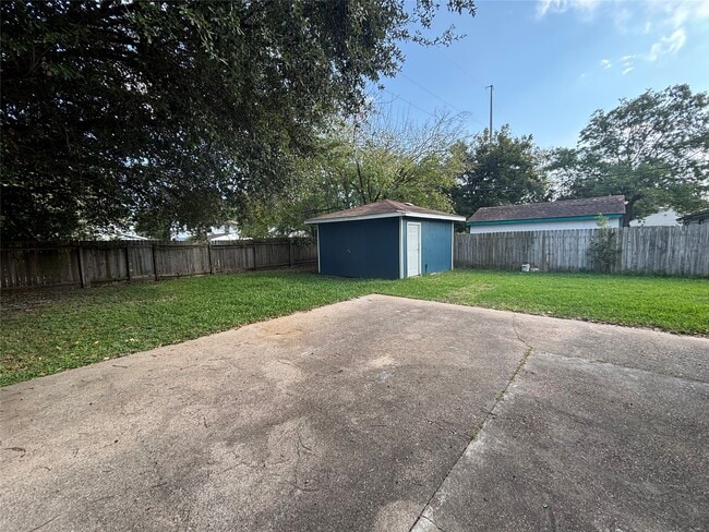 Building Photo - 318 14th St N