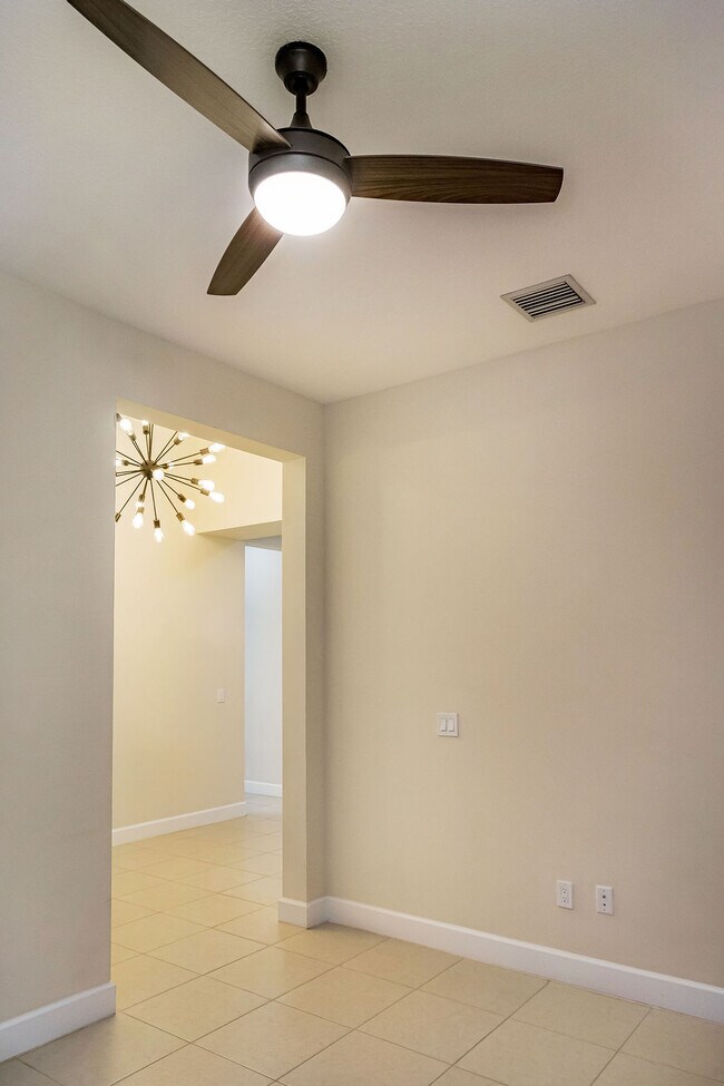 Building Photo - 15323 Goldfinch Cir