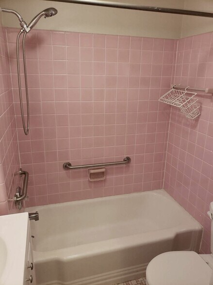 Building Photo - 528 Delancey St