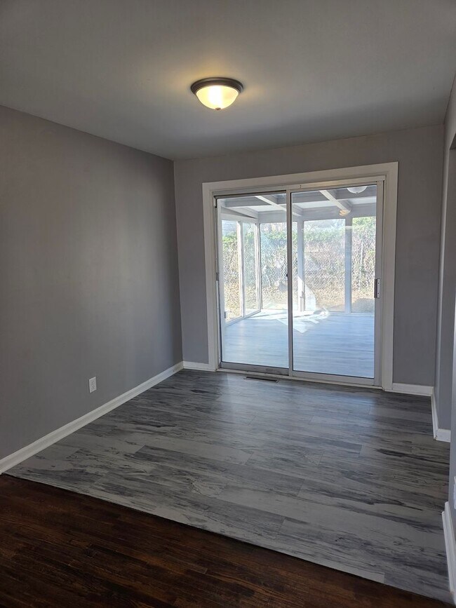 Building Photo - 715 N Kokomo Ave