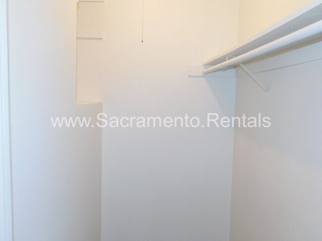 Building Photo - Affordable 2bd/1ba Fourplex with Garage ne...