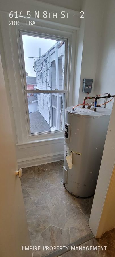 Building Photo - 2nd Floor 2 Bedroom 1 Bathroom Apartment i...