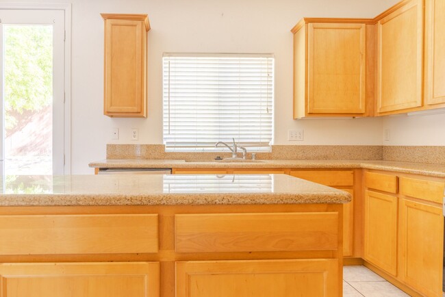 Building Photo - Stunning 4-Bedroom Home for Rent in Brawley!