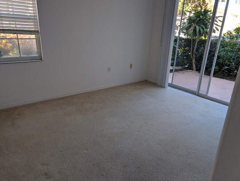 Building Photo - 4202 Central Sarasota Pky