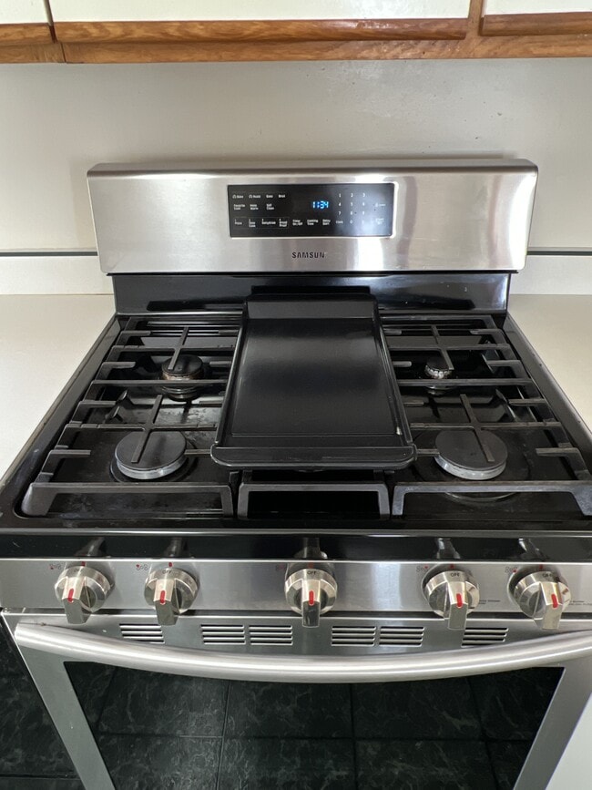 Building Photo - 1950 Bennett St