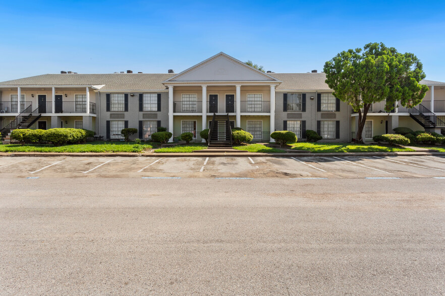 Primary Photo - Town Park Apartments