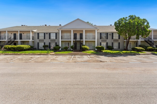Building Photo - Town Park Apartments