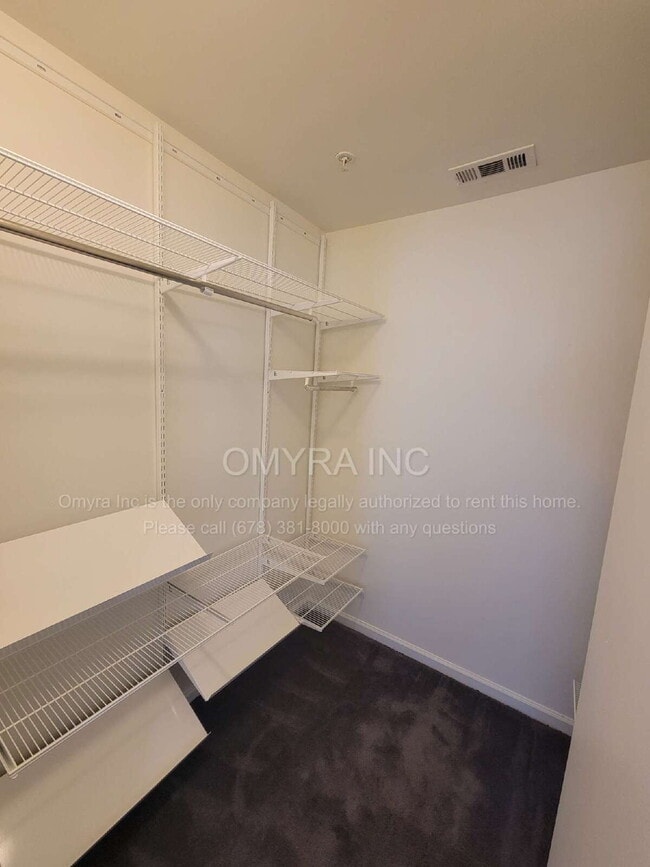 Building Photo - Stunning Townhome Overlooking Beltline at Grant Park!