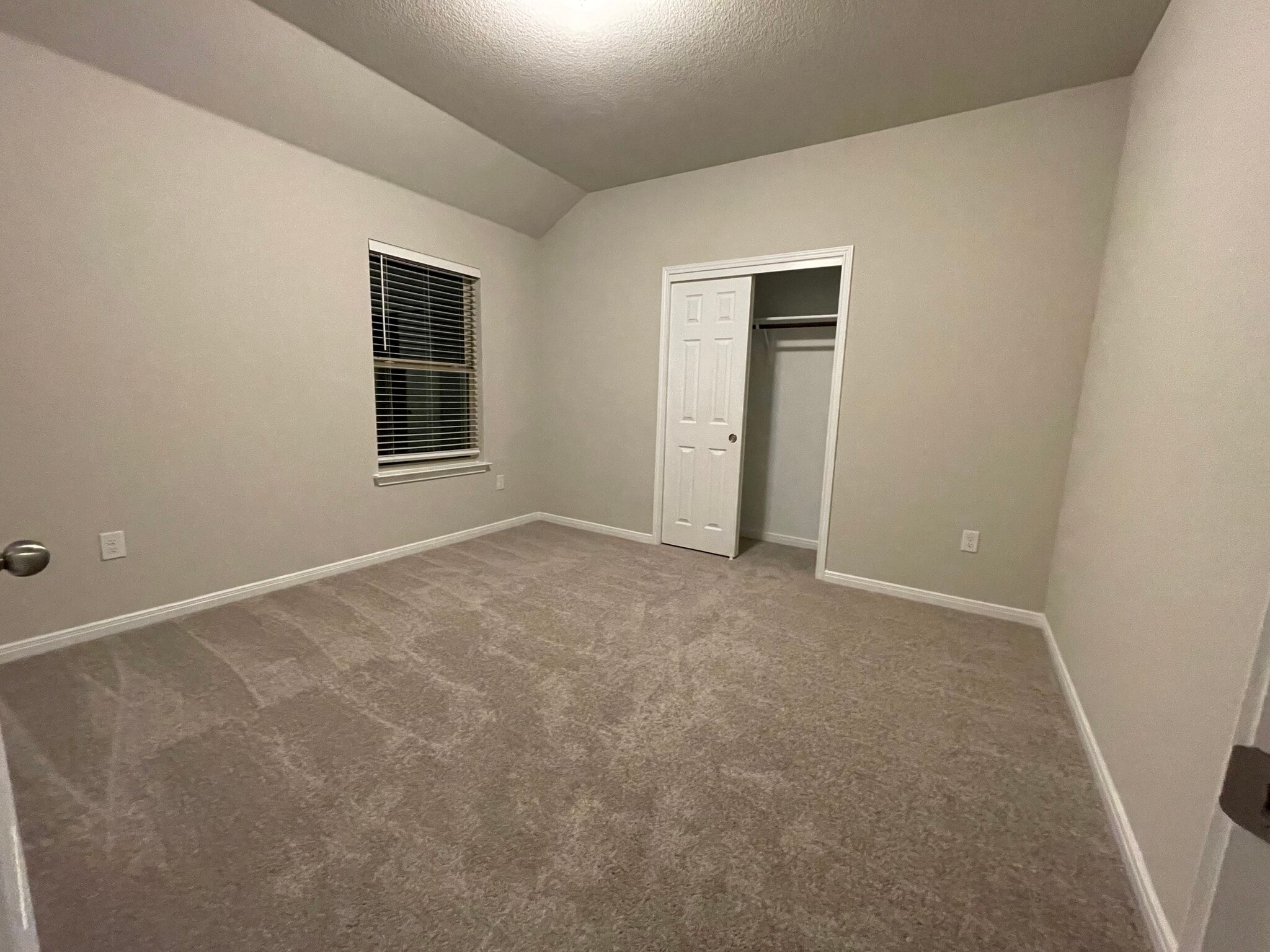 Building Photo - 300 La Joya Pass