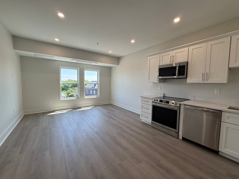 Building Photo - 386 Atwells Ave