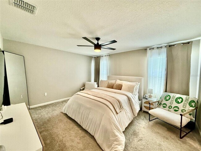 Building Photo - 6255 Golden Bch Dr