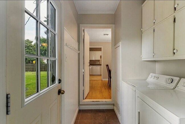 Building Photo - Located in the heart of Brookside, this inviting home sits on a spacious, fully fenced corner lot.