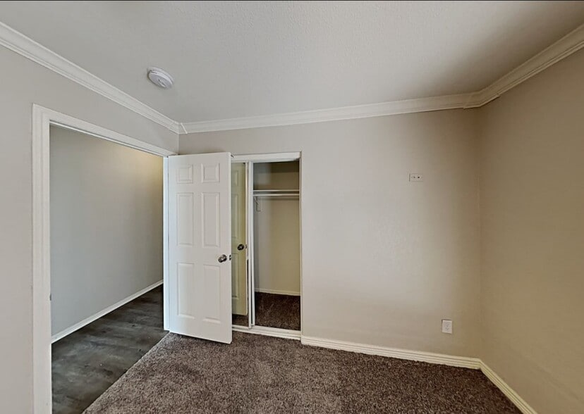 Building Photo - 650 Laura Dr