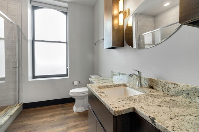 Building Photo - 6 E Downer Pl