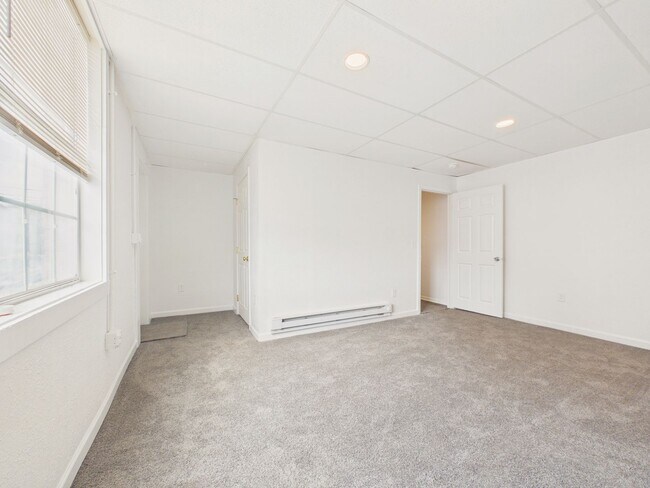 Building Photo - 270 Calder St