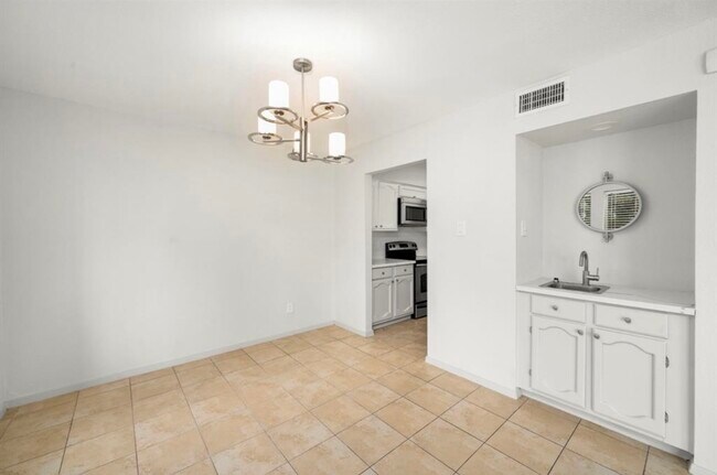 Building Photo - 7847 Green Lawn Dr