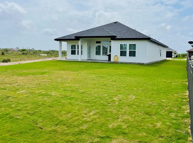 Building Photo - 113 Torrey Pines Dr