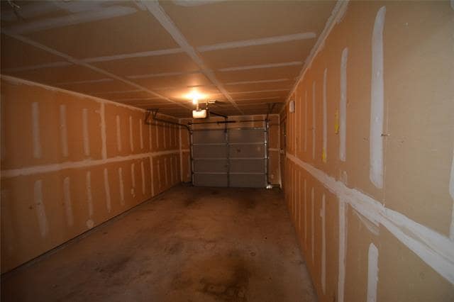 Building Photo - 853 Village Point Ln
