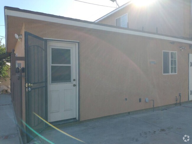 Building Photo - 106 S Sunol Dr