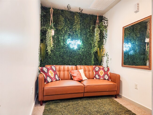 Building Photo - 5910 Shelburne St