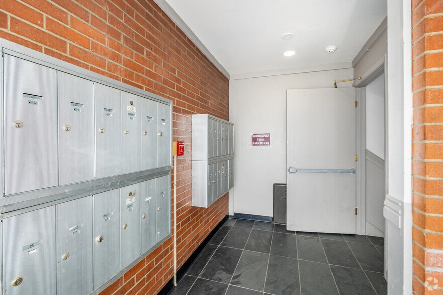 Lobby Photo - 2939 Marine Street