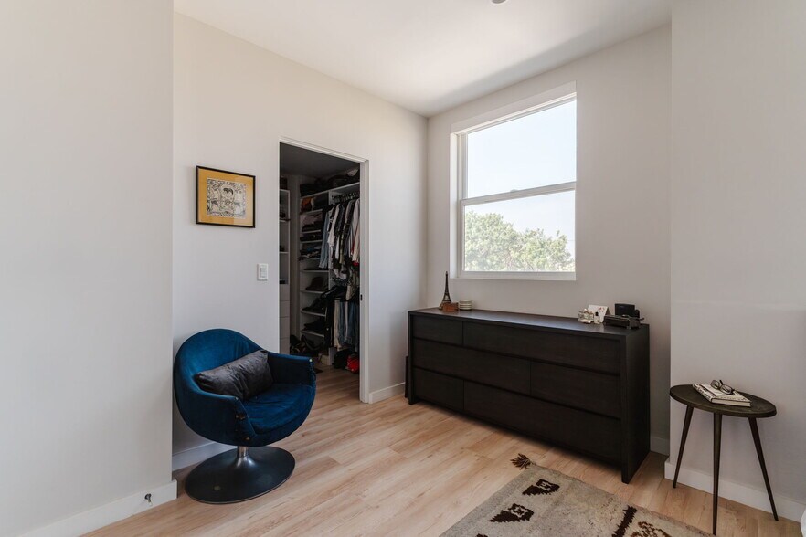 Building Photo - 6072 Pickford St