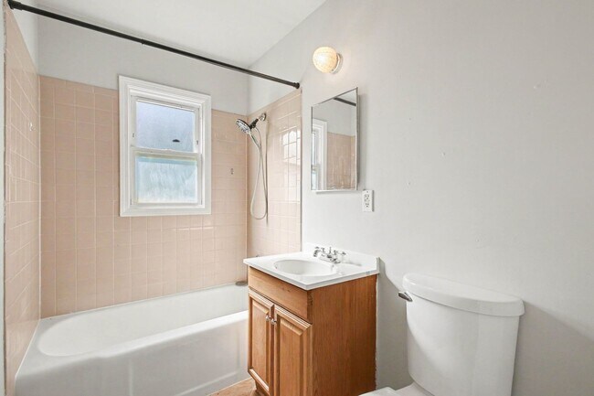 Building Photo - Great Home ready now Great Neighborhood!