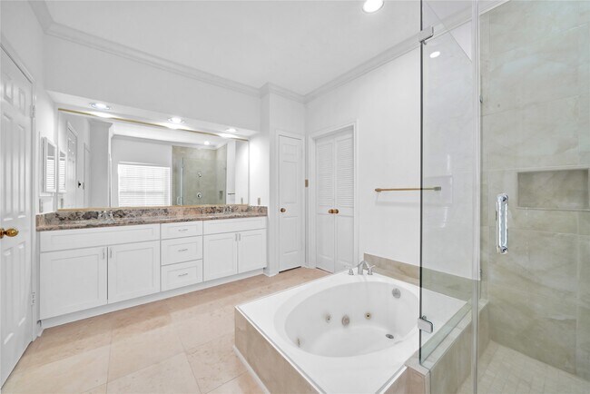 Building Photo - 4622 Grand Cayman Dr