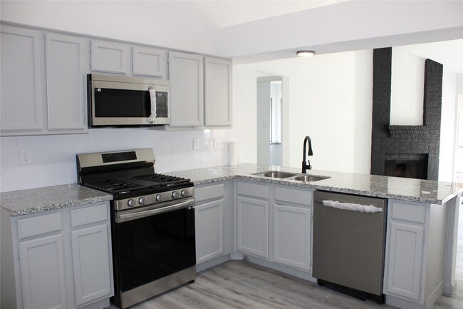 Building Photo - 9211 Golden Meadow Dr