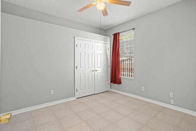 Building Photo - 2810 University Acres Dr