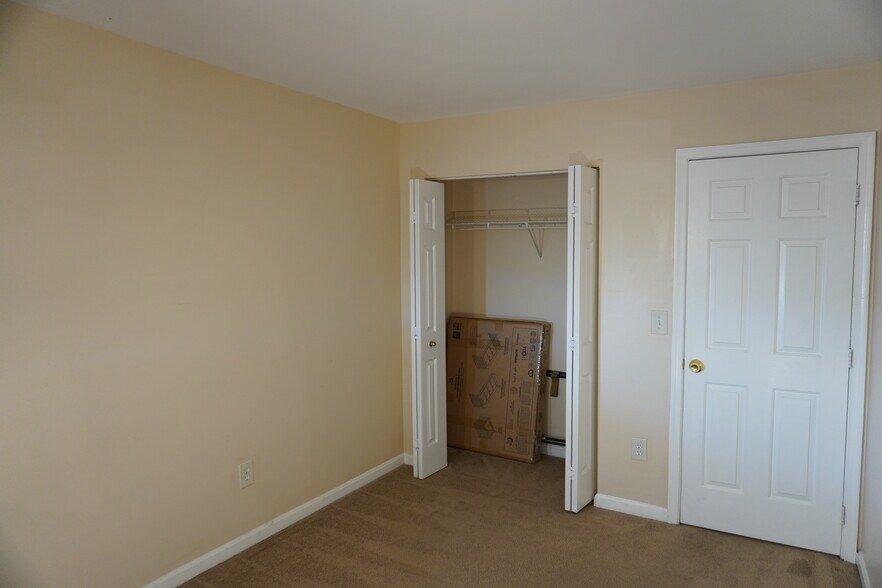Building Photo - 8381 Township Dr