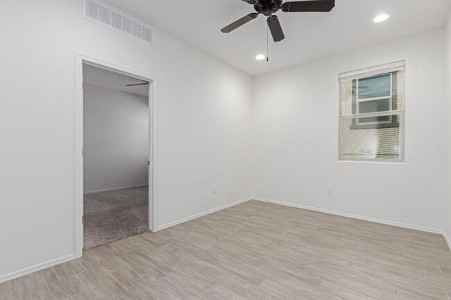 Building Photo - 14058 E Red Pine Pl