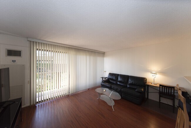 Building Photo - 2140 Kuhio Ave.
