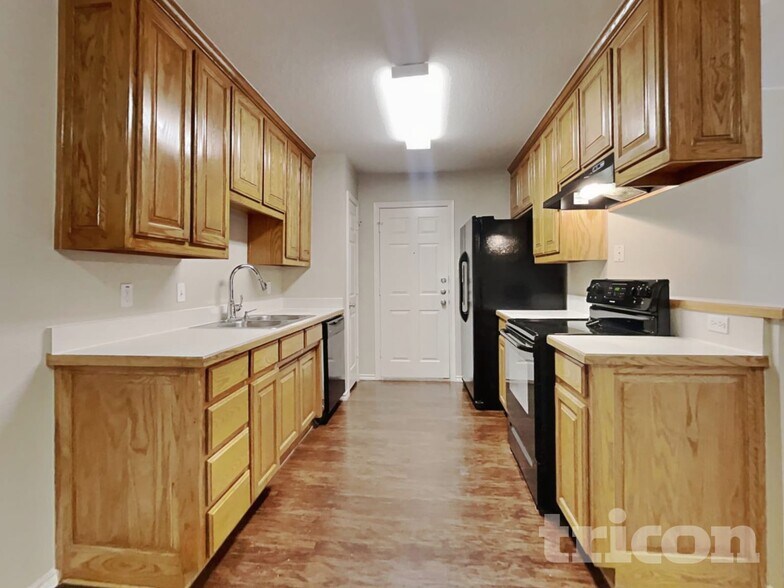 Building Photo - 700 Stribling Cir