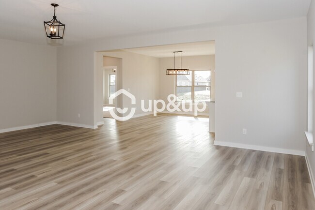 Building Photo - Fantastic 3bd/2ba home! Let yourself in!