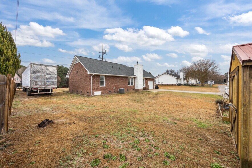 Building Photo - 38 Hallmark Dr