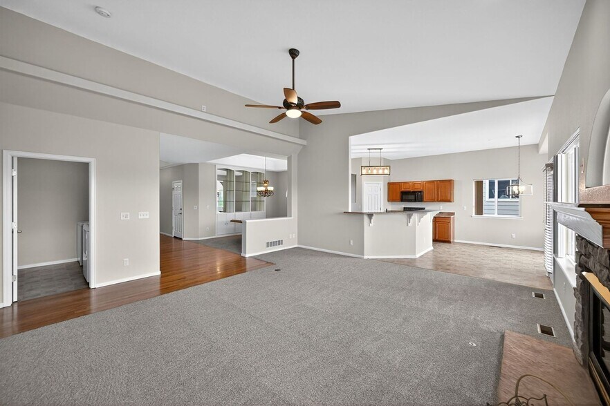 Building Photo - 11131 Park Vista Dr