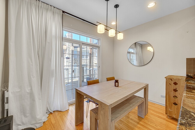 Building Photo - 1264 Sarah Blvd