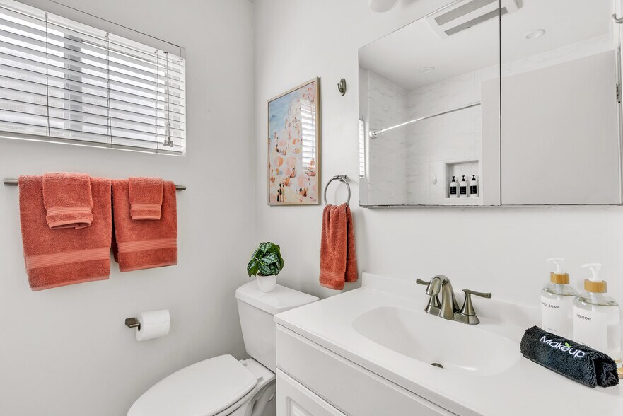 Building Photo - 15006 Burin Ave