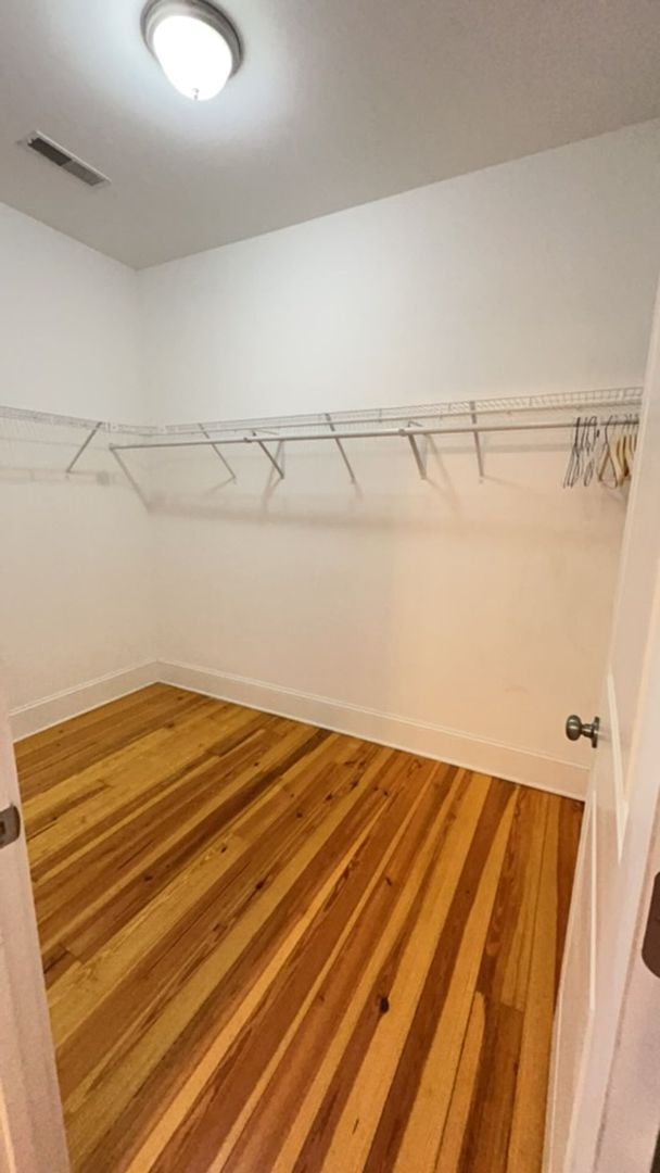 Building Photo - Available April 6th. Custom Built 3BR/2 BA Home in Park Circle!