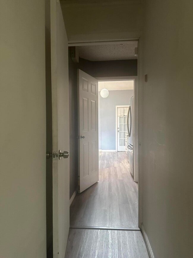 Building Photo - 379 SW Jeanne Ave