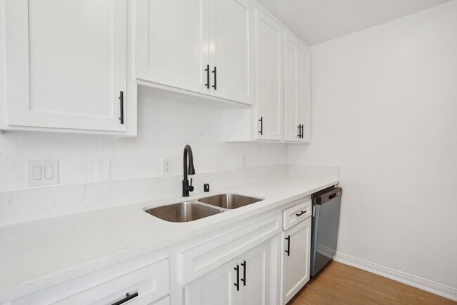 Interior Photo - Texas L.A