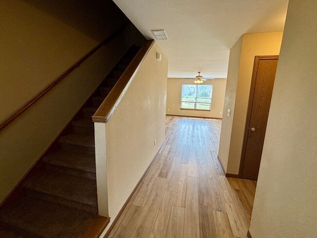 Building Photo - Live Comfortably on the East Side – Spacious 4 Bed / 2.5 Bath Duplex with Backyard & Garage