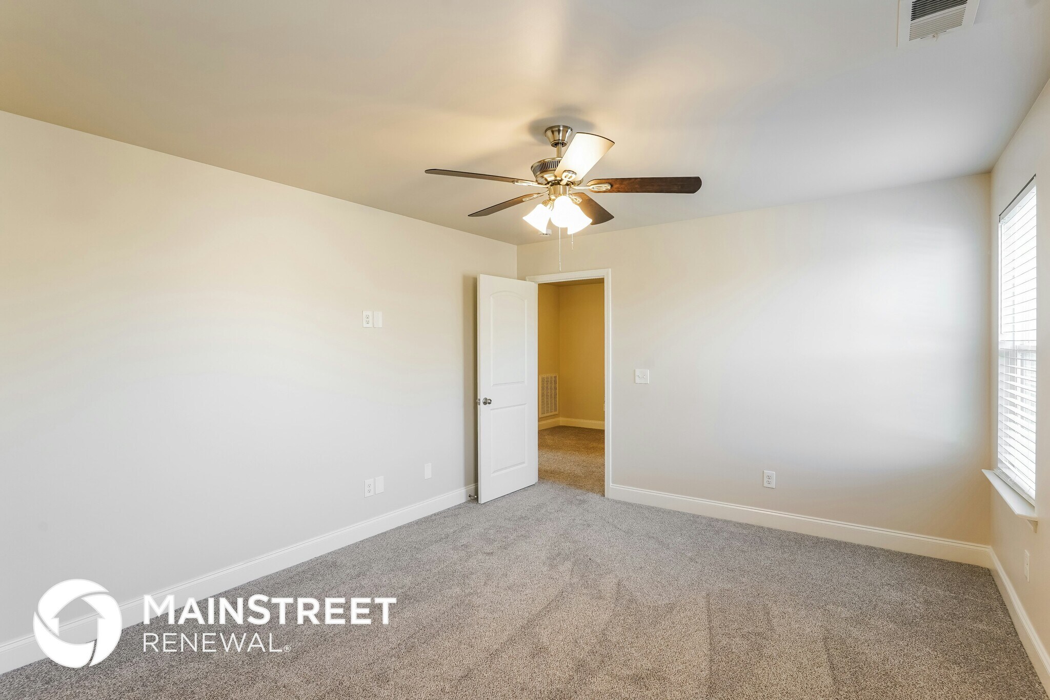 Building Photo - 1009 Ellington Dr