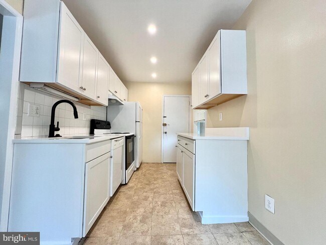 Building Photo - 35 Elberon Ave