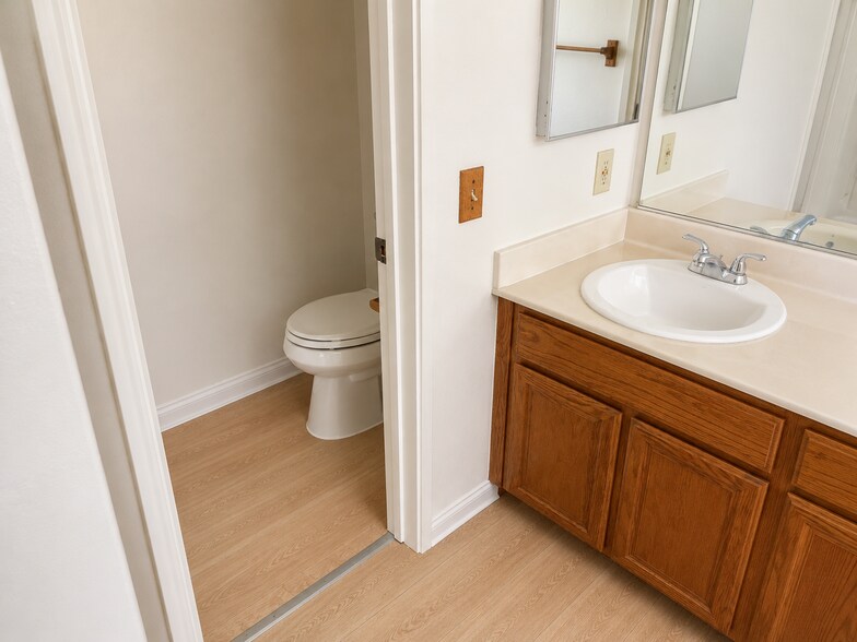 Primary Bath - 1907 Magdalena Cir